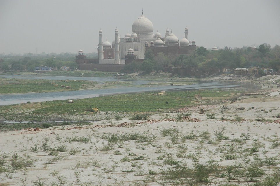 AGR Agra - Taj Mahal and Yamuna River seen from Agra Fort 3008x2000