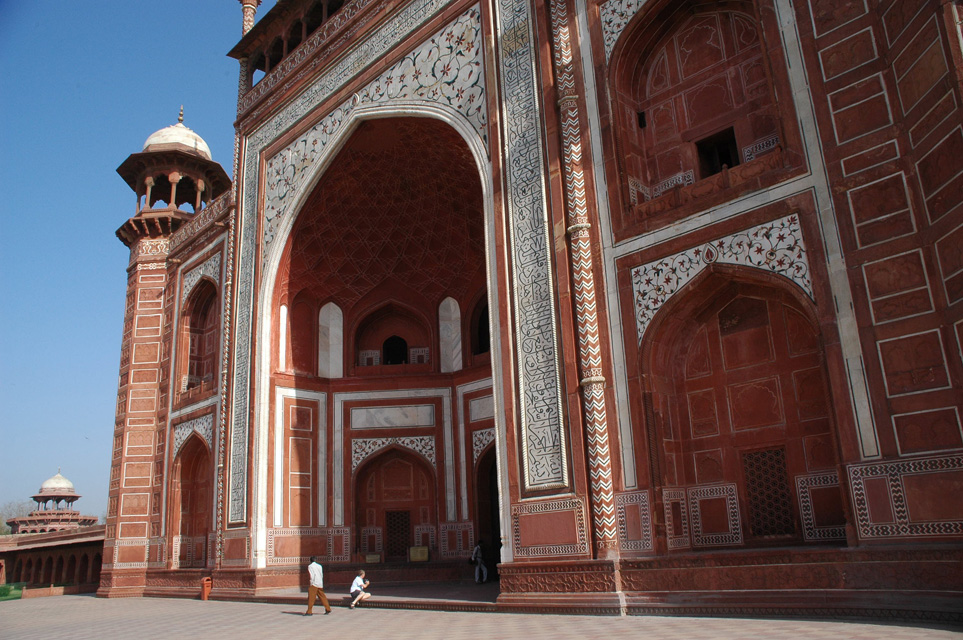 AGR Agra - Taj Mahal sandstone gateway to the inner compound 3008x2000