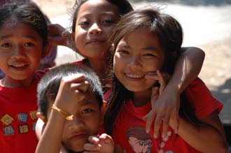 AMI Lombok Masbagik Timur pottery village happy smiling kids with red T-shirts 1 3008x2000