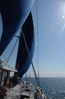 AMI Lombok Ombak Putih sailing from Lombok to Bali 1 3008x2000