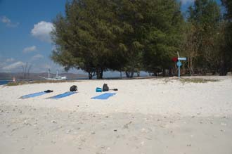 AMI Lombok Ombak Putih sailing ship Gili Nanggu Island beach 5 3008x2000
