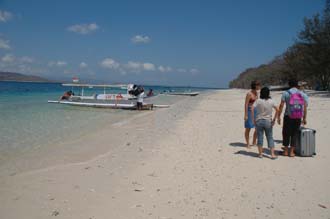 AMI Lombok Ombak Putih sailing ship Gili Nanggu Island beach 9 3008x2000