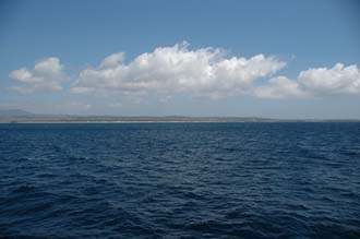 AMI Lombok Ombak Putih sailing ship Nusa Lembongan island with Nusa Penida island in background 1 3008x2000