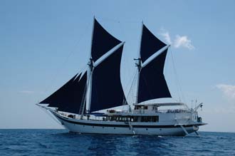 AMI Lombok Ombak Putih sailing ship from sea 2 3008x2000