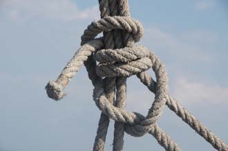 AMI Lombok Ombak Putih sailing ship in Labuhan Kayangan harbour bend detail 1 3008x2000