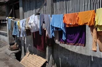 AMI Lombok Pringgasela traditional weaving village clothesline 3008x2000