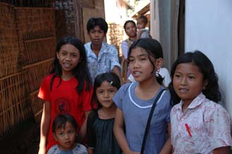 AMI Lombok Pringgasela traditional weaving village girls  3008x2000