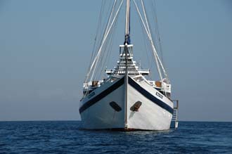 AMI Lombok Senggigi Ombak Putih sailing ship mooring in Senggigi bay 6 3008x2000